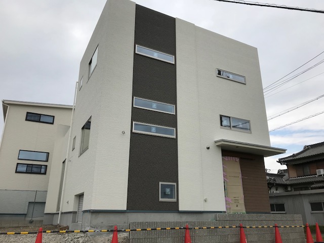 採光と通風を極めた大収納の明るい家が遂に完成!